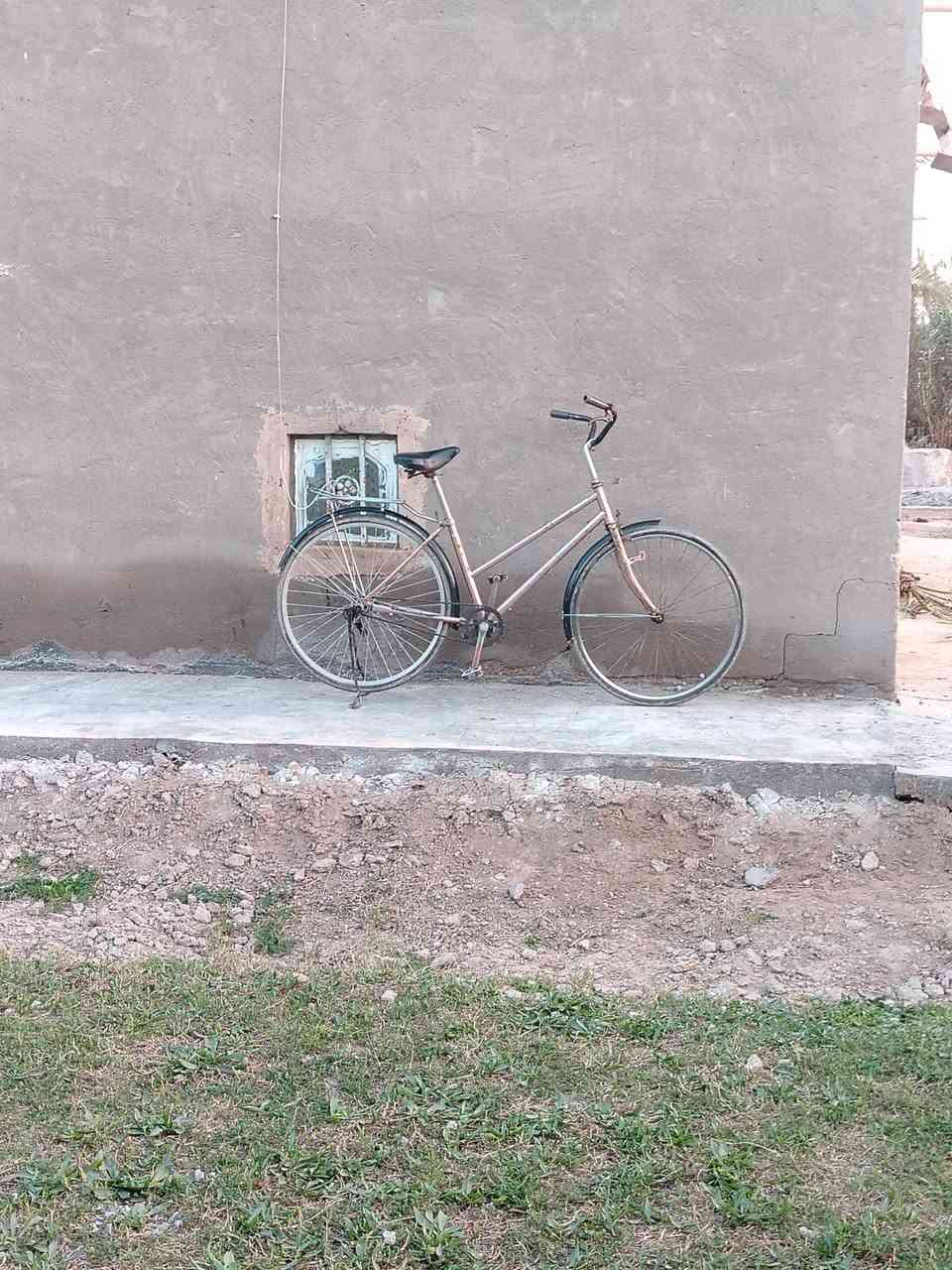 السلام عليكم بايسكل للبيع حجم 26 نظافه 95% والريده يجي خاص وهذا رقمي بواتساب ***********
