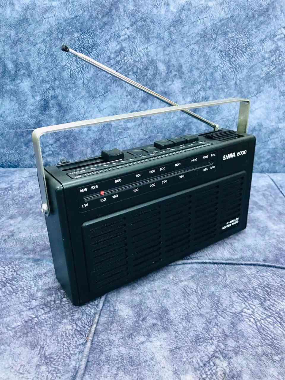 للبيع 📻
جهاز راديو من شركة SANWA🇩🇪
صناعة الجهاز المانيا 1985 
نظافة الجهاز 98 % جديد 
MODEL- SANWA-6030-Germany 
نظام الراديو  FM / MW / KW / LW 
كهرباء 220 V + بطاريات قلم عدد 6 
عرض الجهاز 25 سم رتفاع 13 سم 
سحب الراديو جداً جداً راقي صوت عالي 
للاستفسار اكثر مراسلة الصفحة 
وات ساب ***********
