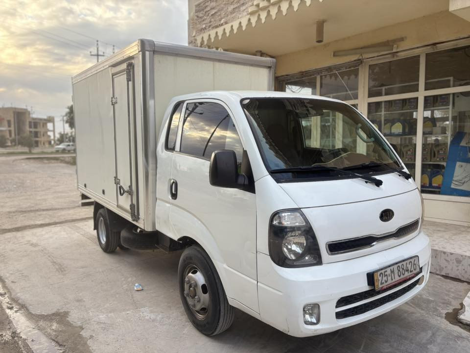 للبيع: كيا بونکو٤٠٠٠ (فحل) موديل 2019
سيارة نظيفة جداً وجاهزة من كلشي، مال جناي (استخدام شخصي).

⚙️ المواصفات الفنية:

• الموديل: 2019.

• الرقم: كركوك (مشروع وطني) - تحويل مباشر.

• المحرك والجير: شرط الفحص (كفالة عامة)، لا تبخير، لا تنقيص دهن، ولا أي مشاكل تقنية.

• التبريد: ثلج (بشرط الفحص).

✨ حالة السيارة (البودي والحديدية):

• الصبغ والضرر: كفالة عامة (لا صبغ، لا ضربة، لا خياس).

• ملاحظة: توجد فقط رصعة سارد (تعديل بارد) بسيطة، عدا ذلك السيارة زيرو لا شخط ولا رصعة.

• الحديدية والإطارات: تخم تاير جديد، صدر وإطارات بشرط الشركة، السيارة "بكيت".

• المصروف: السيارة جاهزة ومجهزة بالكامل، ما تذب عليها دينار واحد.

💰 السعر:١٥٥$
• مكان/ كلار
رقم ***********
