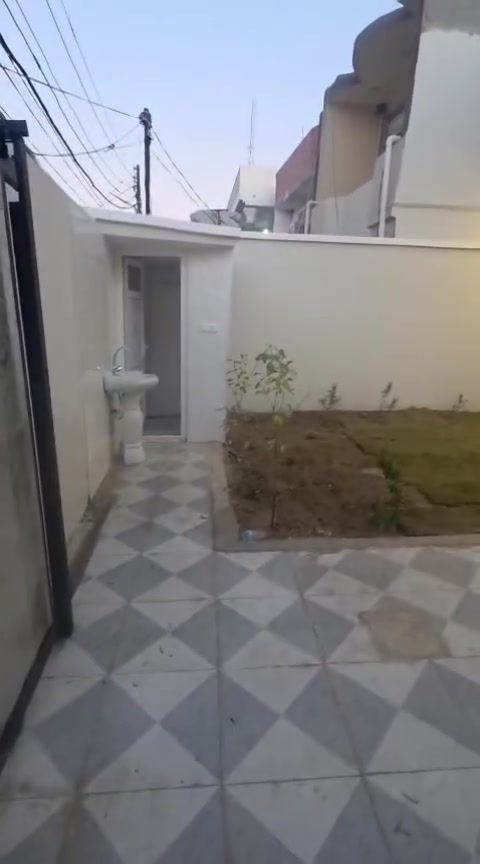 بيت البيع مساحته 200 بناء حديث موقع جميل البحيره بعقوبه خدمات فول بنص المركز المحافظه طابو زراعي 25اي ستفسار عل الرقم ***********
