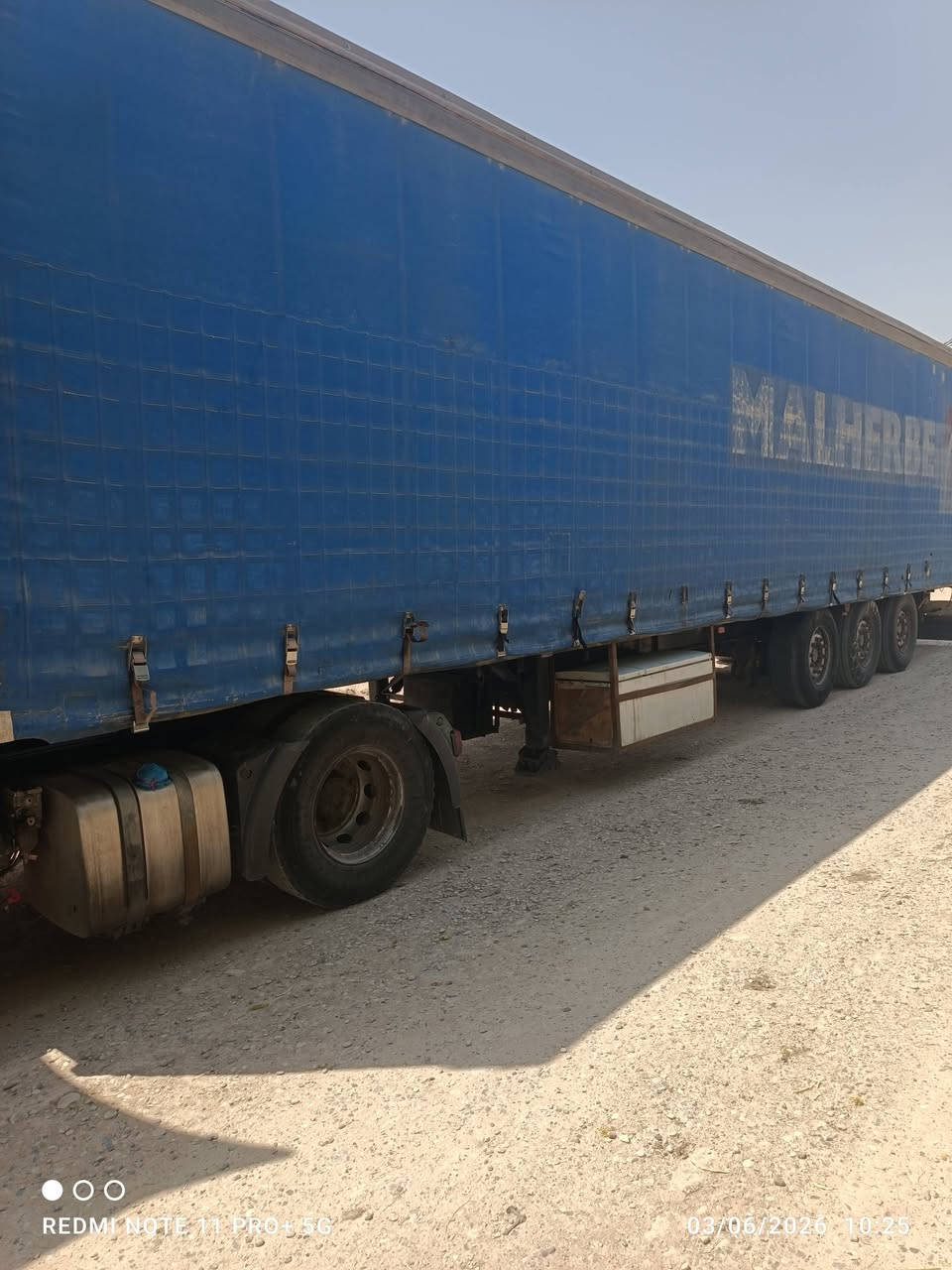 بۆ فرۆشتن.
گێڕ و محڕک بە شەرت.
گەر مشتریت، سعری مناسبە.
***********
