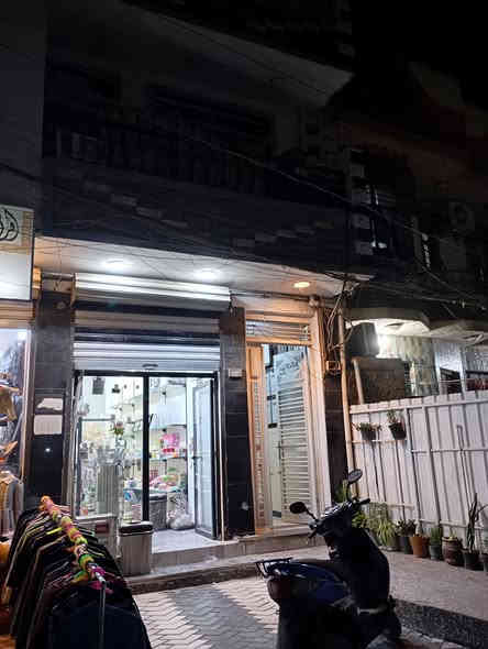 محل للايجار .كهرباء مستقلة ماء مستقل سحب مولدة مستقل ..الصليخ مقابل قاعة مناسبات  جامع الحميد المجيد ..الايجار ٣٠٠..الاتصال ***********..ابو خطاب
