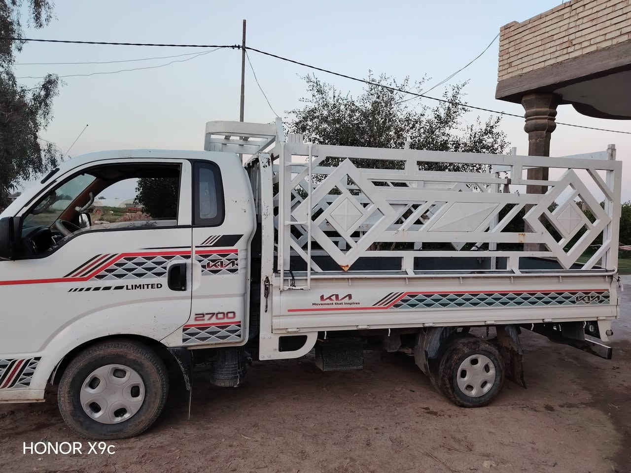 سلام عليكم كيا حمل موديل 12 رقم بابل مشروع وطني 
السعر 90وبيها مجال العنوان ***********
