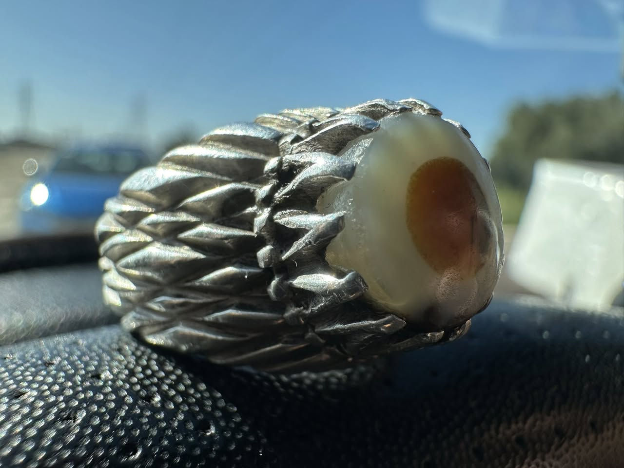 جزع يماني بقري قديم (دوعني)
صياغه ثقيله  المبدع (جوكي )

بغداد جميله شارع خير الله 

بيع فقط بدون مراوس 

السعر 300 الف قفل 

ماعندي توصيل تاخذه من باب البيت 

***********
