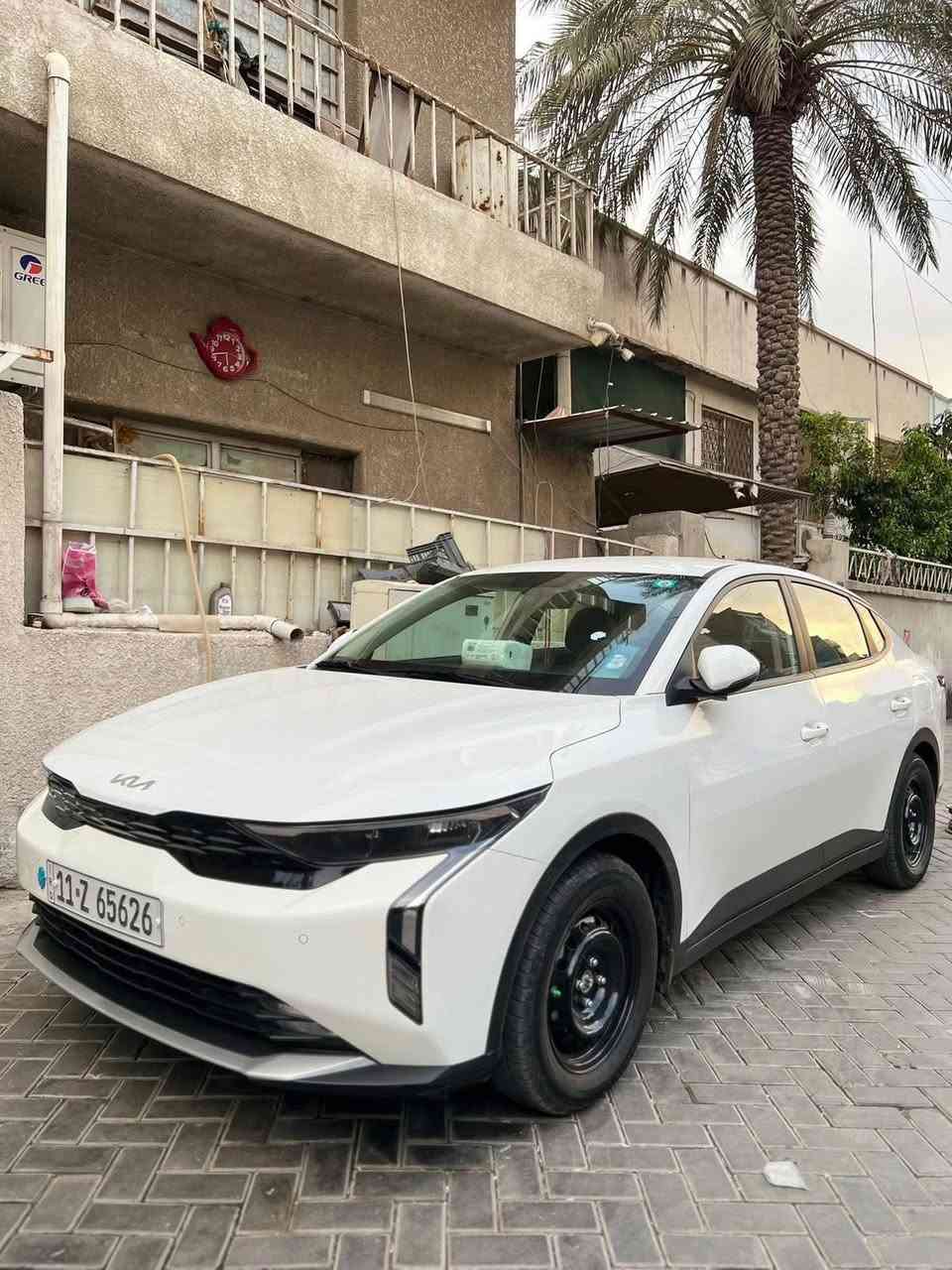 سلام عليكم كي 3 كوري اصلي للبيع موديل 2025 ماشيه 30 ألف بيها هاذا الحادث البسيط مثل ماوضح بصور وبيها شخط بالباب 
سعر 148 وبيها مجال رقم الهاتف *********** مكاني بغداد الوزيريه مكلف بنشر فقط ارد رقم هاتف
