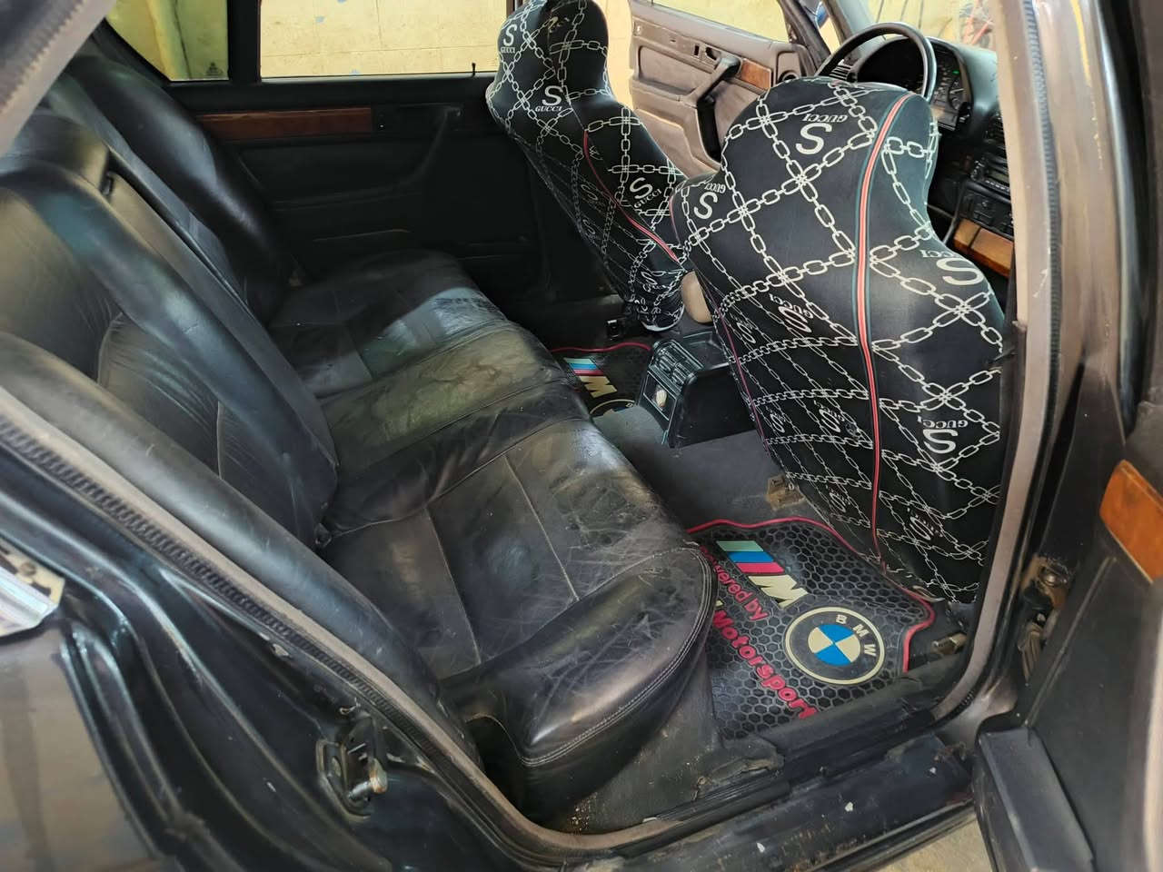 سلام عليكم BMW 735 رقم بغداد مكينه وكير نضاف تبريد قطعتين  شغال دبل جام دبل جكمجه لون اسود جارد القماره وبنيد وجنطه بجم عريض سلايت عاطل سنويه ضايعه بيه كتاب محكمه ومرور تخم تاير جديد باتري جديد حداديه 100/50 كشنات جلد اسود كهربائي حتى تتدفه بيهن سعره 40 وبيه مجال موجوده بالنجف ناحيه الحيره حتى مراوس ميخالف رقم الموبايل ***********
