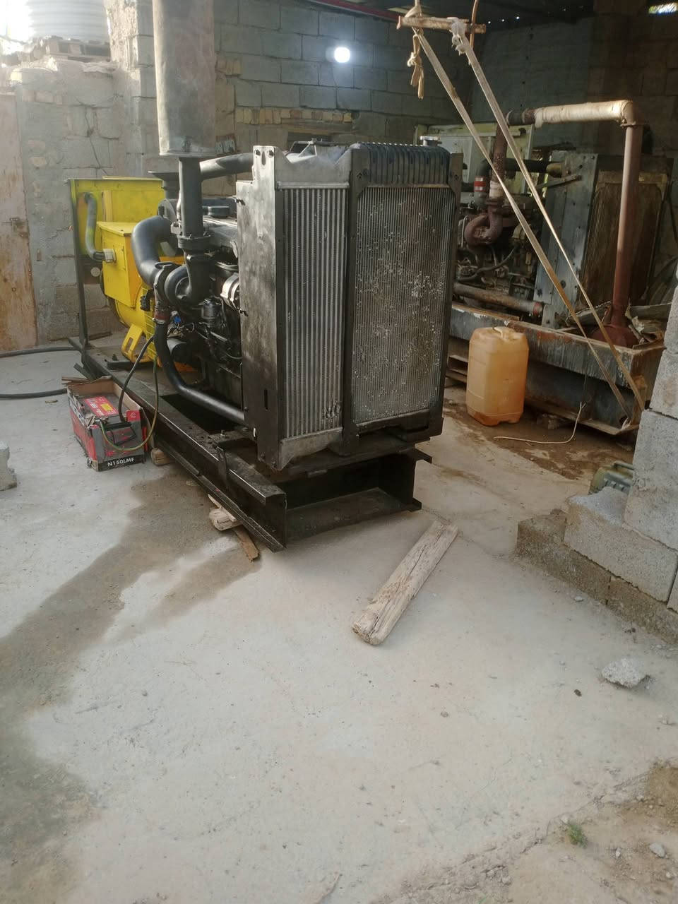السلام عليكم 
بيركز انجليزي 150kv بيع بسبب زيادة الحمل 
واذا اكو مولد اكبر من عنده للمراوس 
مكاني واسط قضاء الحي 
الله يشهد عليه غراضهه كلهه جديده حتى وصولات موجوده 
رقم الهاتف ***********
