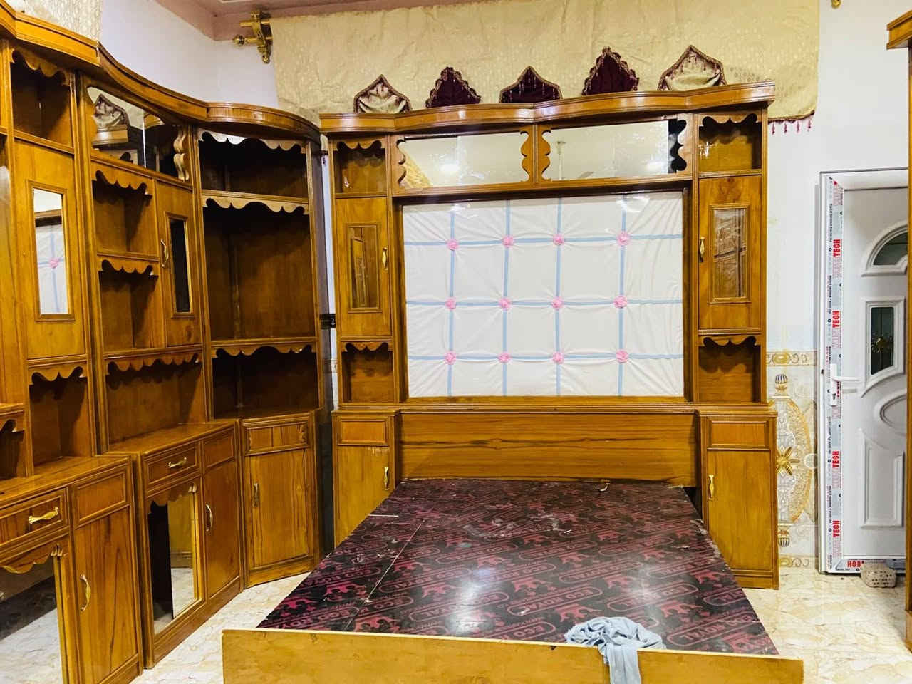 سلام عليكم توجد غرفه نوم عراقي حطاطه مستعمل شي قليل العنوان الرمانه البوعبيد السعر خاص  الستفسار عل هاذه الرقم ***********
