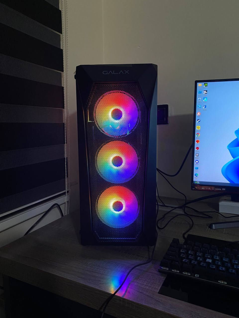 ‏سلام عليكم

‏التجميعة عبارة عن ( حاسبة + شاشة + ماوس + كيبورد) يعني شدها والعب بيها اليعجبك... 
‏
‏مواصفات الحاسبة 
‏
‏المعالـــج : intel Ci5 12400F2.5/18M 6C 1700 TRAY
‏الكــــارت :  ASUS RTX 4060 DUAL OC EVO D68/128
‏الــــــــرام : DDR4 KIT 2X16GB (32) 3600 LEXAR RGB
‏الذاكــــرة :  SSD 1.0 TB LEXAR NVME M.2620
‏المذربورد : GIGABYTE B760M DDR4 1700LGA
‏الكـــــيس :  GALAX REVOLUTION -05 RGB 4 fan
‏الفــــّــــان : FAN COOLING AIR COOLER MASTER 
‏باورسبلاي: PSU FSP HYPER K 600W 85% HP600
‏
‏الشاشة:
‏    
‏Inch-27 aos
‏QHD (2560 x 1440) gamin monitor with 165Hz refresh rate designed for
2k
‏
‏
‏الماوس :
‏Fantech VX9S Kanata S
‏الكيبورد :
‏Aula F2088
‏(ميكانيكي) 
‏
مكاني بغداد حي اور ماعندي توصيل 
***********
السعر 1500 وبيهة مجال 
الميعجبه السعر رجا ميحتاج يعلق 
كراتين كلهة موجوده جديده جدا 

‏
