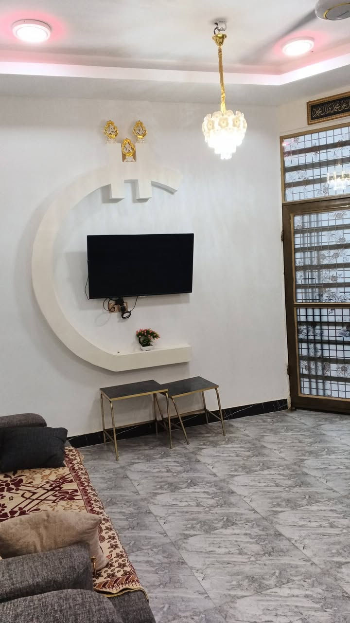 دار للبيع في منطقة أم العظام طابو زراعي سند 25 على سدة ديالى منطقة متكاملة الخدمات مساحة البيت 150متر مربع واجهة 10متر وانزال ١٥متر السعر 77مليون بي مجال قليل رقم الهاتف ***********
