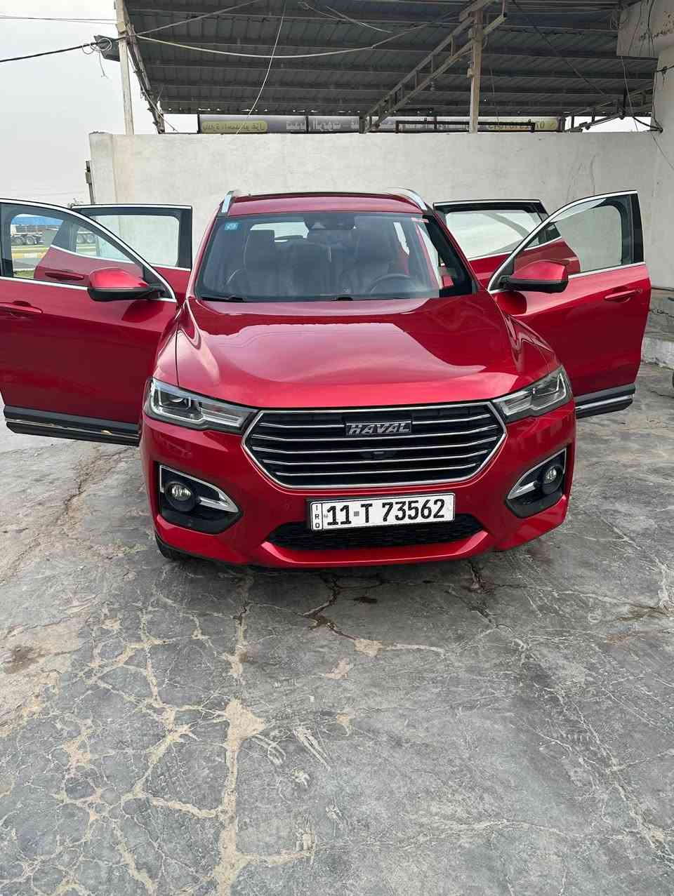 🚗 للبيع: هافال (HAVAL) 🚗
إذا كنت تبحث عن الأناقة، الفخامة، والاعتمادية.
📌 المواصفات العامة:
 الماركة والنوع: هافال (HAVAL) -  عائلية وشبابية.
 اللون: أحمر ملوكي مميز جداً ولامع (نظافة تامة).
 حالة السيارة: نظيفة جداً (داخلية وخارجية)، غرفتها الداخلية جلد بحالة الوكالة. ضررها بين البابين عالبارد بدون صبغ
⚙️ المواصفات الفنية والميزات:
اوتو بارك تحديد مسار كامرات 360 درجه
 المحرك:  / 2.0 لتر] اقتصادية وقوية وعزم ممتاز.
 العداد (الممشى): [92 الف كيلو متر
 ناقل الحركة: أوتوماتيك.
 الإضاءة: عدسات LED أمامية كاشفة مع كشافات ضباب سفلية لؤلؤية.
 تحكم ستيرن كامل (أزرار تحكم بالمقود)، بصمة تشغيل، فتحات تكييف خلفية، وتصميم داخلي مريح جداً للمسافات الطويلة.
 الأمان: حساسات أمامية وخلفية، نظام المكابح ABS، وسائد هوائية متكاملة لحماية الركاب.
تحويل مباشر سنويه الى سنه 2029
💰 السعر وتفاصيل الاتصال:
 السعر المطلوب: [ 13 الف دولار  او مراوس حسب القناعه
 
 للتواصل والاستفسار: يرجى الاتصال على الرقم: [***********] أو المراسلة عبر خاص الصفحة (الماسينجر).
