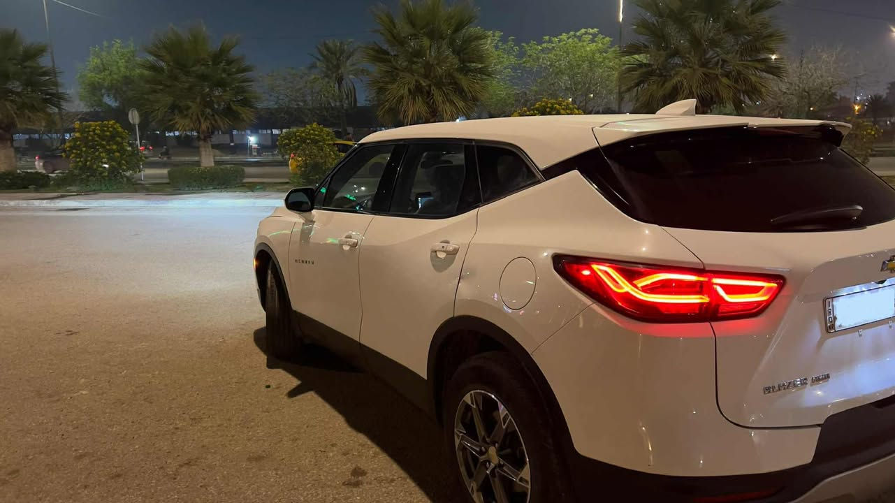 يا الله
بلايزر 2023
رقم اربيل تحويل او وكاله
حادث سطحي بسيط جدًا ماواصل للمكينه
محرك 2000 تيربو🚀
شاشه جبيره 
تدفئه كشنات وبقيه المواصفات معروفه
السعر 196 وبي مجال
للاستفسار ***********
