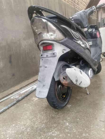 سلام عليكم دراجه للبيع ختم واحد ويه المكينه شلعه ومعدل ناعمه حيل الدراجه مفتوحه بس ولافات لا بستم ولا بوشه الدراجه كفاله سلف هندر كهرباءيات كله شغاله السعر 550 وبيه مجال رقمي ***********انتصل وبيك خير وتدلل
