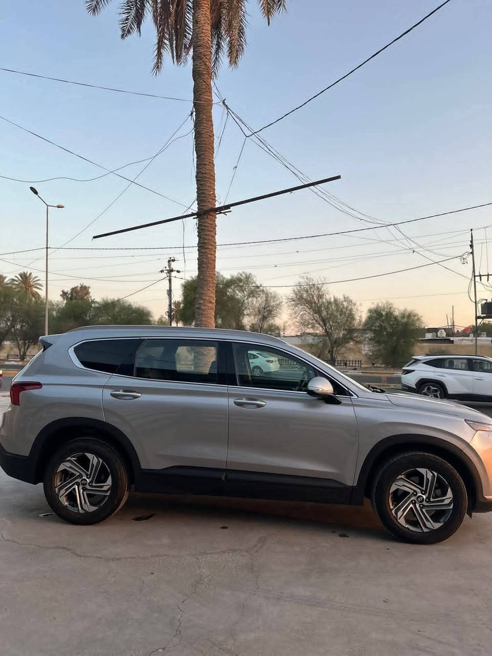 سلام عليكم للبيع فقط 
سنتافي موديل 2023 وارد امريكي 
فول مواصفات عدا الفتحه والفور ويل
حادثه مرفق صور امريكا بلمنشور
5 راكب 
محرك ٢٥٠٠ تنفس طبيعي 
شاشه كبيره كامره دواره 
تحكم استيرن جهتين 
تبريد قطعتين كشن كهربائي سايق تدفئه بلكشن شاحن وايرلس وظعيات قياده اطفاء ذاتي اريل نفكيشن جنطه كهرباء وباقي مواصفات معروفه ماشيه ٦٠ مايل
رقم اربيل الدولي تحول مباشر وسياره جديده وجاهزه مابيه اي نقص 
سعره 203 وبيه مجال جدا بسيط حق الجيه للشراي مكاني بغداد جكوك
اي استفسار/ ***********
                 /***********
