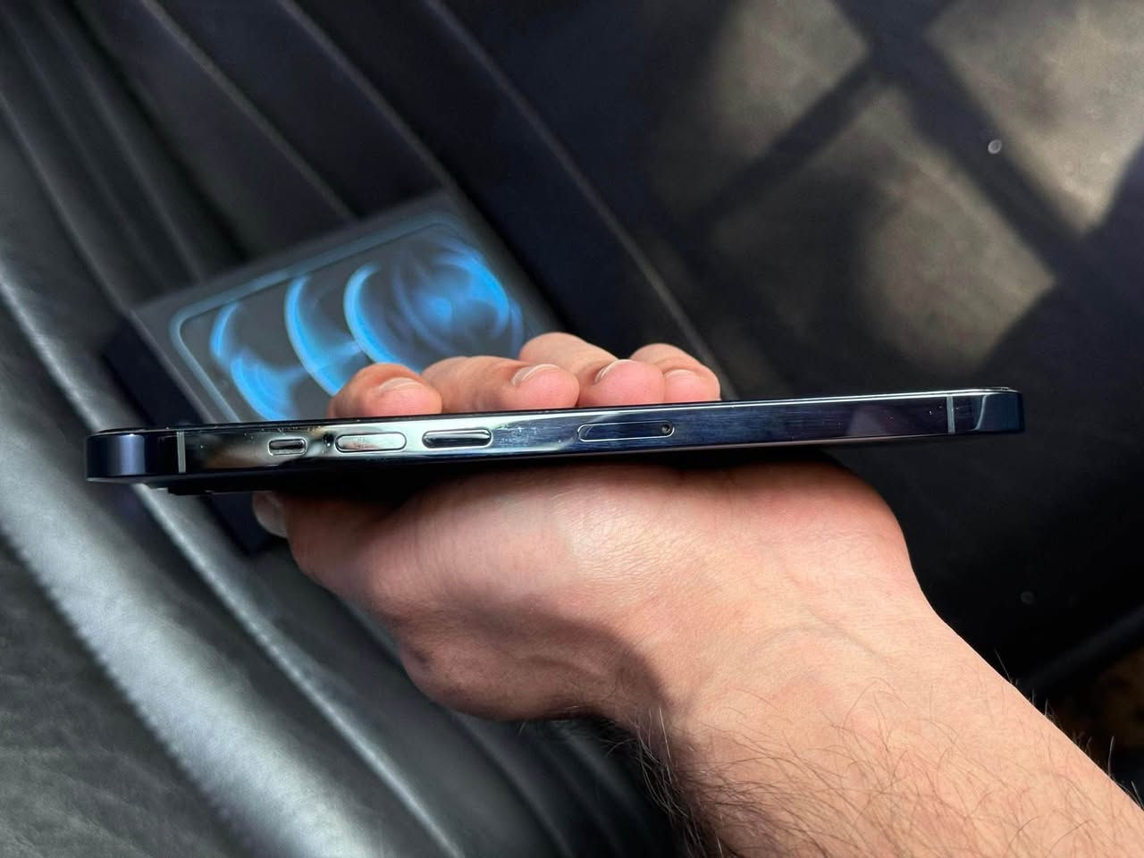 iPhone 12 Pro Max
ذاكرة 256
بطارية 83 
ماستر AAA كفاله سعره 465 المكان الديوانية مركز ***********

