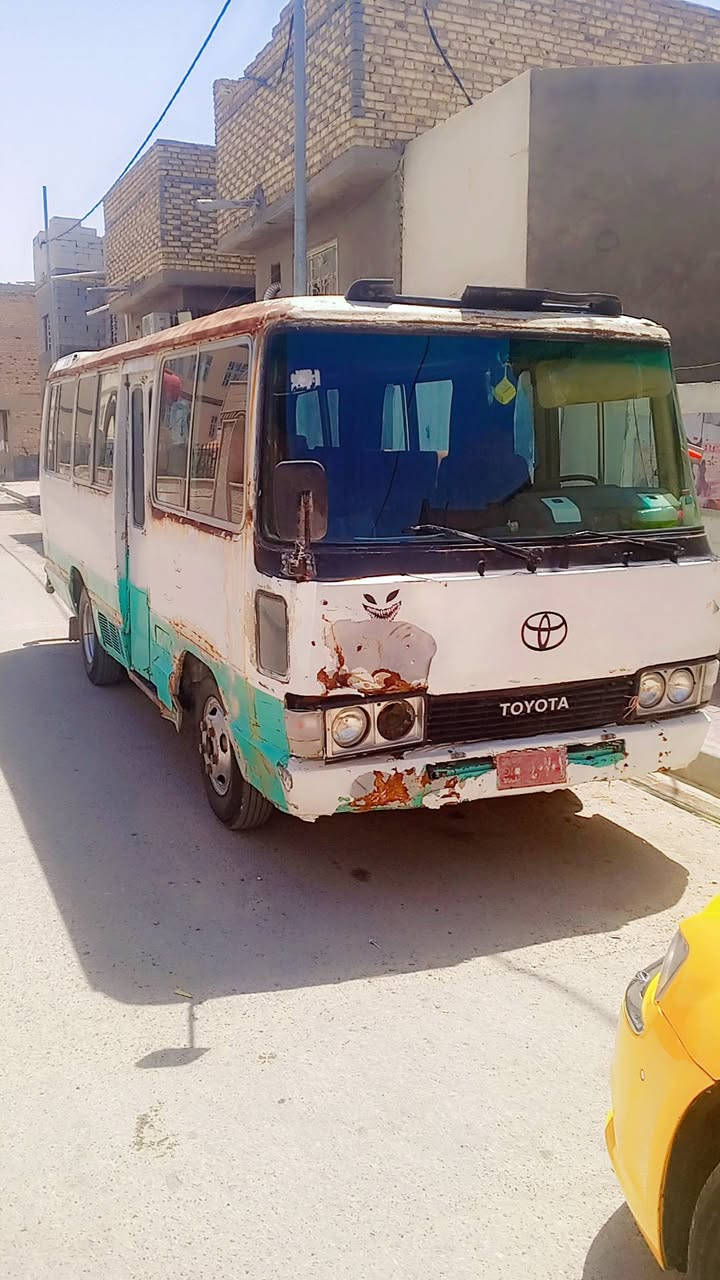 السلام عليكم مرخصت صاحب الكروب
كوستر عريض للبيع سياره خير من الله مكينه بطه السياره عوزه بس صبغ الكشره كلشي مابيه كير عكسي 
سياره حلوه حته غرفته جهازه مابيه شي 
العنوان السماوه 
الاستفسار *********** 
اذا مو شراي لاتعبني وتعبك
