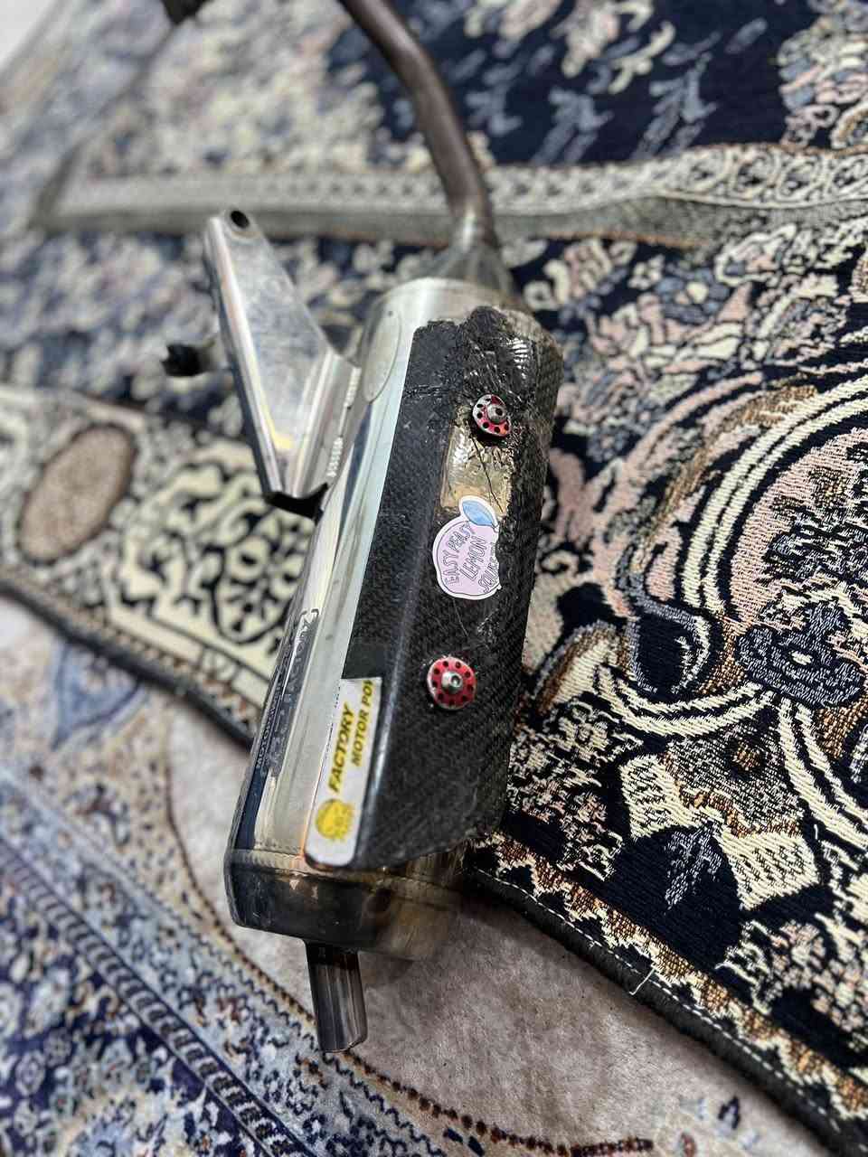 سلام عليكم غراض اللبيع كله اصلي شيال اوً صينيه
صالنصه ام لأخطبوط لأصليه بيه واقيه كاربون ألياف حقيقي  كلوه  مختمه اوً بخدمت الشراي. رقميي *********** ❤️
