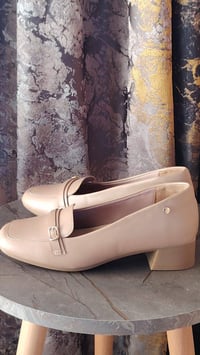 حذاء • قياس ٣٨ • ما ملبوس