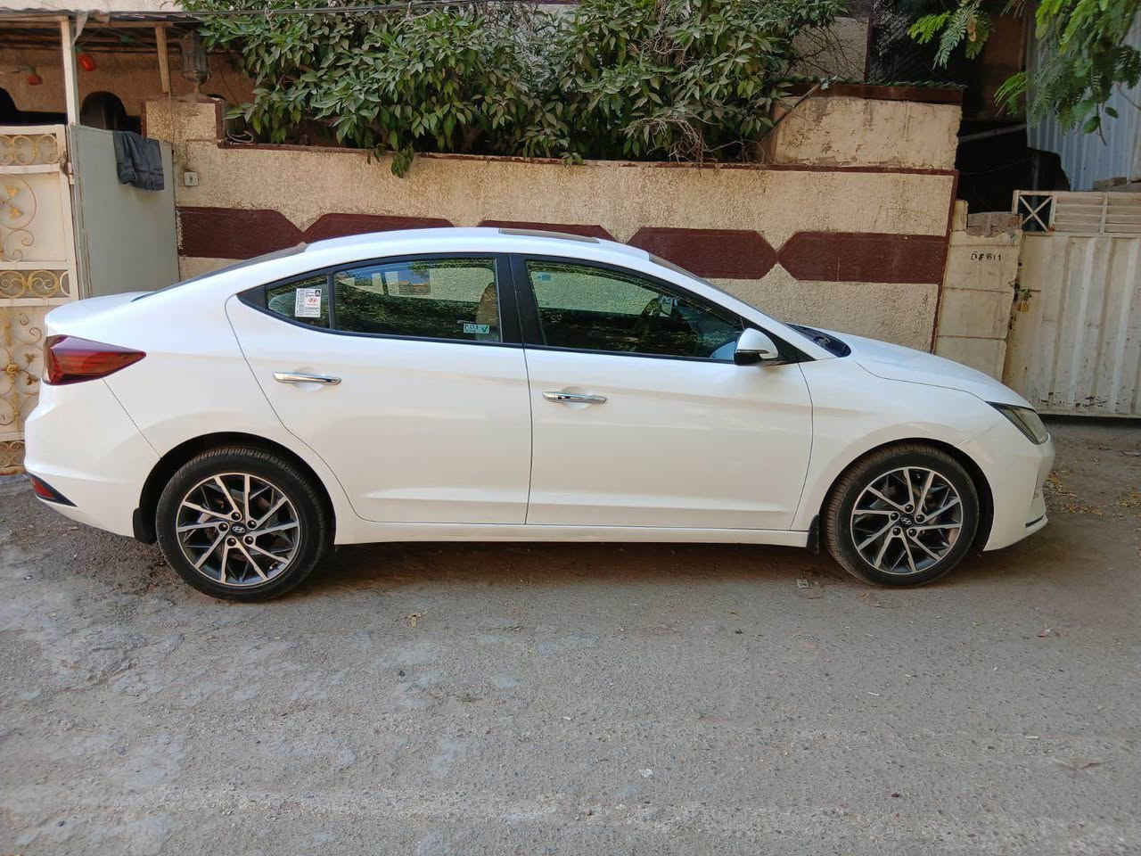 السلام عليكم النترا ٢٠٢٠ خليجي فول ١/١ بأسمي رقم انكليزي جديد فول مواصفات بصمه حساسات خلفية رادار امامي شاشة كاميرا مكينة ٢٠٠٠ اشاير مري ومري شفط ٣ انظمة قيادة فتحة سقف مكينه وكير مكفولات سيارة كلش حلوة ومتعوب عليها السيارة بيها فقط صبغ جاملغ خلفي جهة السائق وقبغ الصندوق اثر طخه بسيطة مكان السيارة الدورة السعر ١٥٣ ورقة وبيها مجال بسيط كلش للاستفسار الاتصال *********** وشكراً بغداد, العراق
