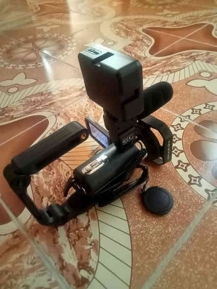 سلام عليكم كامرا 8 كي واي فاي مال حفلات فول مواصفات مع فلاش و مايك و استاند و رام 64 كيكه يوكي بريطاني  سعر 120 الاف يوجد توصيل جميع محافظات اتصل على رقم *********** $
