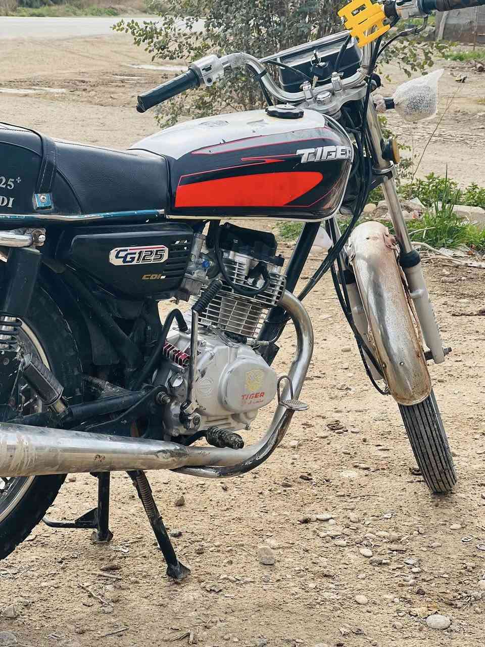 السلام تايكر ٢٠
دراجه نضيفه خير من الله 
كهرباىيات كلهه شغاله مابيه اي نقص ربع ماذب عليهه 
شراي تعال خاص اوً اتصل 
***********
