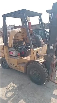 للبيع  رافعه  مسيوبوشي موديل ٢٠٠٢ مكفوله كفاله عامه من مكينه لاصرف وبخ...