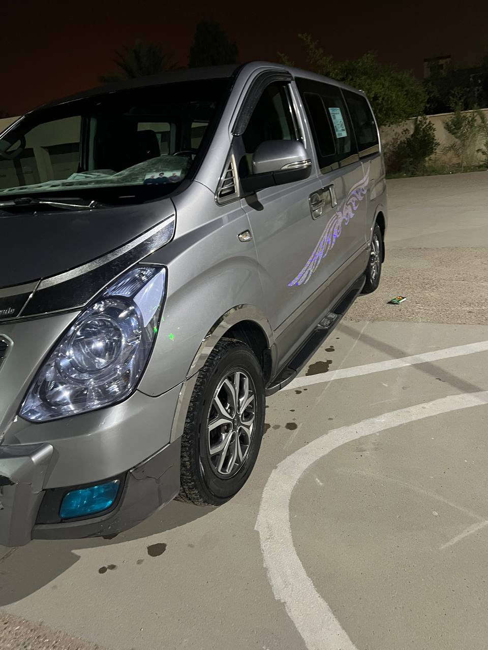 سلام عليكم استاركس 2017  اصل فول مواصفات ماعده الفتحه رقم بصره مكينه دبلو كامله السيارة بيه جاملغ خلفي مكان السياره البصره القرنه ***********
