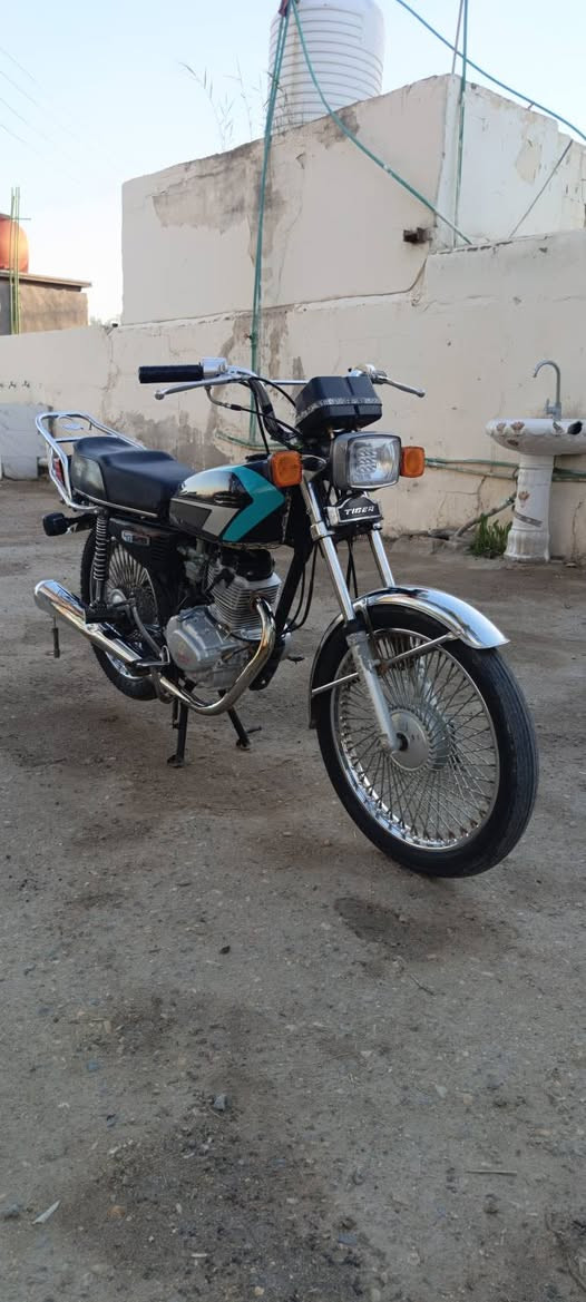 السلام عليكم 

للبيع تايكر 2021 كلك مكانها الطليعه منطقه الجذع السعر 350 وبيها مجال ***********
