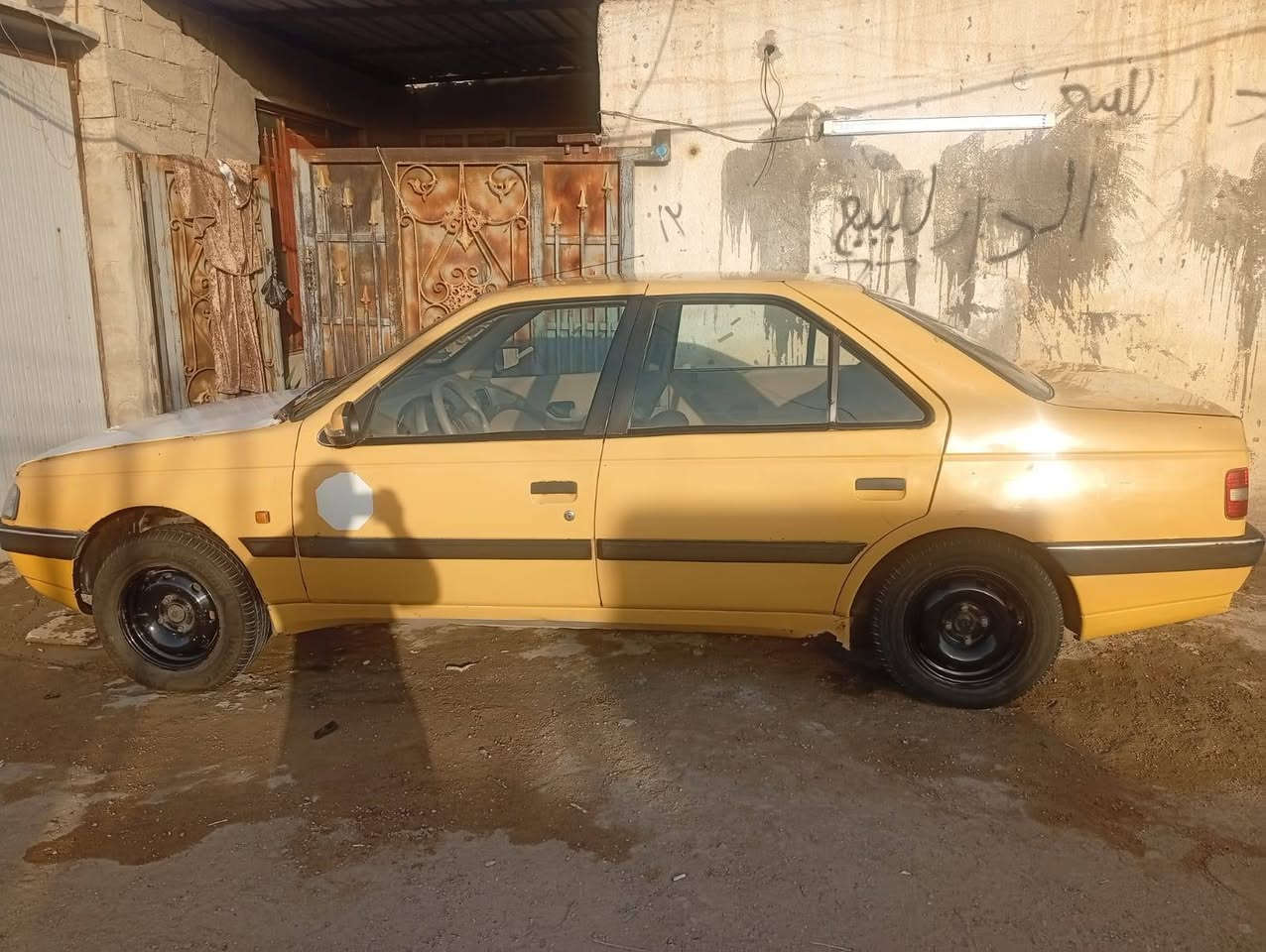 سلام عليكم بيجو للبيع ٤٠٥ موديل ٢٠١٠ سياره مكينه وكلج جدد بعدهن بل ضمان سياره حلوه خير من الله يرادله ترتيب بسيط مكاني بغداد رقمه دولي بغداد  مصفره من كلشي السعر ٣٠ بيه مجال الاتصال ***********
