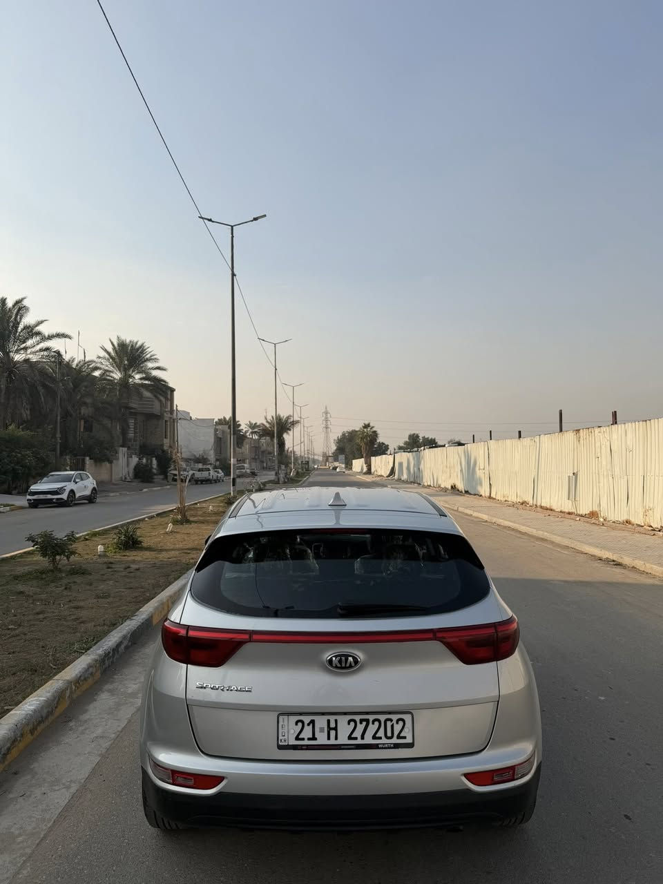 السلام عليكم
كيا سبورتج 2017 وارد أمريكي كلين بدون حادث بدون صبغ بدون تبديل السياره جديده جداً بمعنى الكلمة مال بيت كلشي بيها جاهز بدون برغي نقص 
صدر امامي خلفي جديد تخم تاير جديد تبريد ثلج 
مكينه وكير لوك مامفتوحات السياره ماشيه ٨٠
رقم وهزه وسنويه جديدات سليمانيه تحويل ثاني يوم للبيع السعر ١٦٥ وبيها مجال رقمي *********** العنوان بغداد الكاظمية
