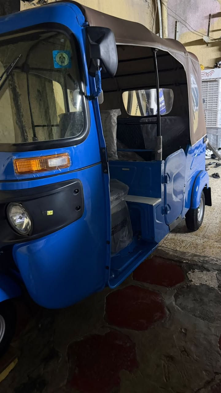 سلام عليكم تكتك مديل 2022 مضلع  بيها يم البكلايت الوره الباقي كفاله عامه رقم انكليزي هزه جديده مكينه اكسن كفاله كهربائية شغاله كلها السعر ب(10800)  بعشره وثمنميه عنواني بغداد مدينه الصدر ***********
