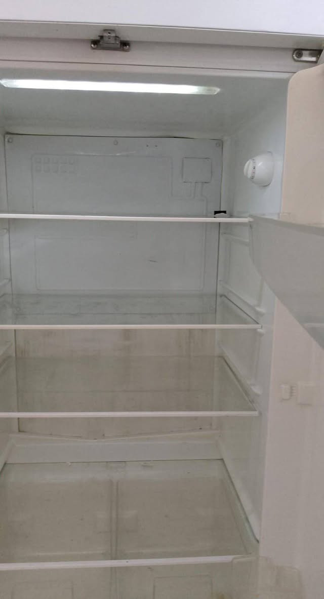 ثلاجه حجم كبير شغاله وكلشي مابيه. لضيق المكان يردون يبعوها.  السعر    ٣٢٥،،   شرط الفحص  العنوان  كربلاء حي الزهور قريب الكفيل.


**إذا كنت صاحب هذا الإعلان وتريد حذفه لأي سبب، رجاءا أرسل رسالة إلى الدعم الفني**