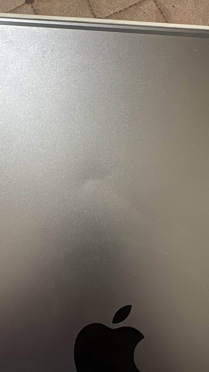ايباد معالج m2 يشغل 120 فريم بي طخات مثل ماموضح بصور السعر 600 وبي مجال 
السفسار اكثر اتصل ***********
