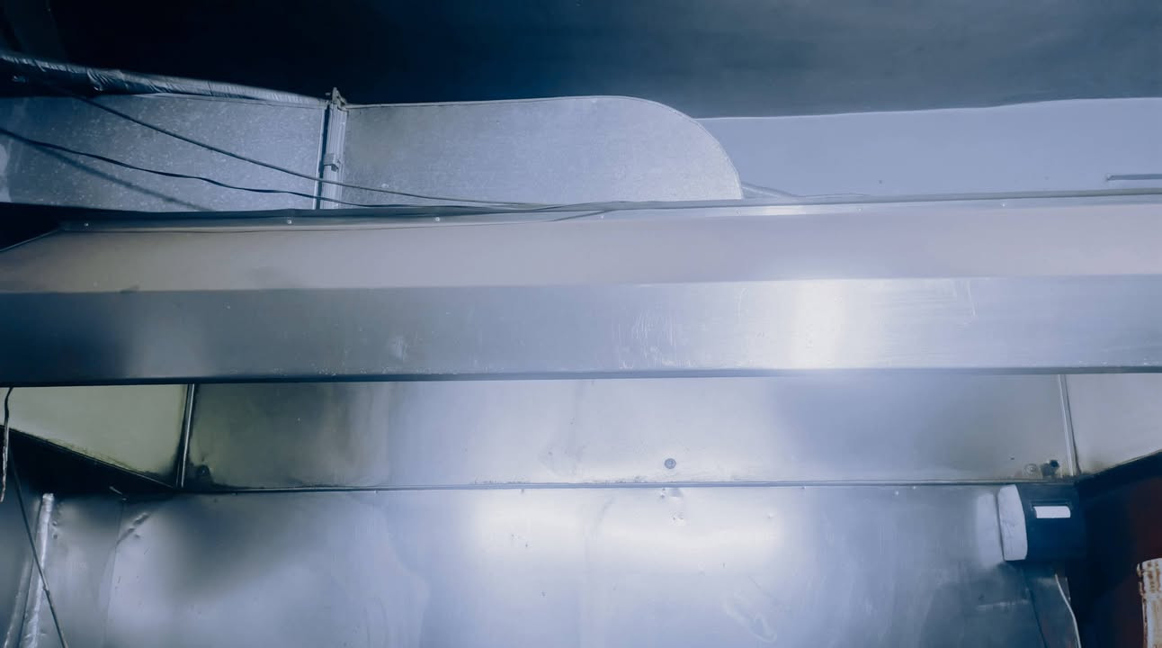 السلام عليكم
بوجه سل ستيل مترتين ونص 
دكت ٨ متر 
ساحبه صناعي  قياس ٧٠×٧٠
السعر ٥٠٠
***********
