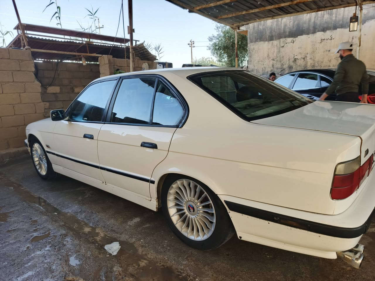 السلام عليكم
Bmw 525للبيع
رقم اربيل مسطرة
سنوية جديدة 
كير أوتو
محرك كبس مسكر صقر
السيارة جاهزة 
تبريت ثلج
شرط التحويل 
رقم موبايل ***********
السعر ٥٥ وبيها مجال 
صبغ السيارة اربع قطع ابيع حزام
