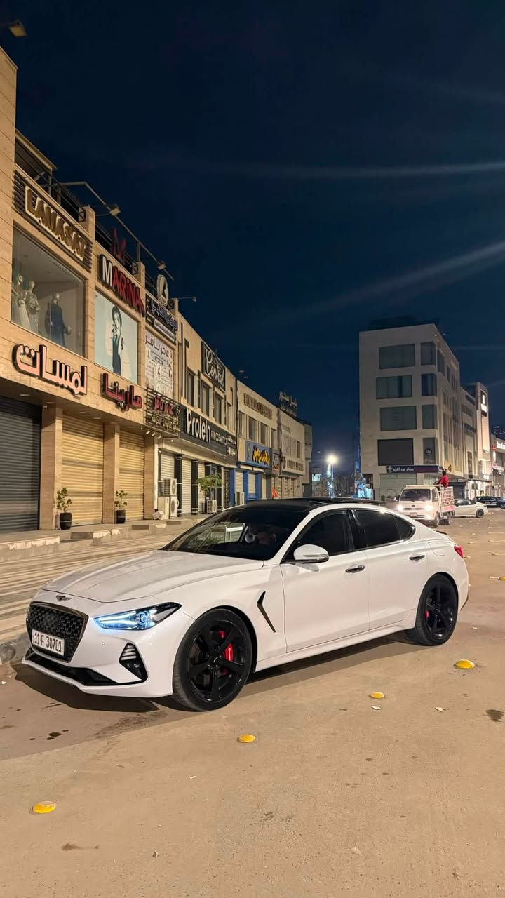 للبيع جينيسس G70 موديل 2019، محرك 3.3 لتر V6 توين تيربو بقوة 365 حصان مع ناقل حركة أوتوماتيك 8 سرعات، تجمع بين الفخامة والأداء الرياضي.  
✅فول برستيج للعين
✅فجوج برمبو 
✅بأسمي تحويل ثاني يوم
✅ تو ويل 
✅حادثه بسيط قبق جنطه مبدل نفس اللون اصلي  وجاملغ خلفي
✅ اللون: أبيض لؤلؤي
✅ محرك V6 توين تيربو 3.3
✅ شاشة وكاميرا وحساسات
✅ مقاعد جلد كهربائية
✅ لايت اوتو داينمك
✅ فتحة سقف بنراما 
✅ السيارة بحالة ممتازة 
✅ استخدام شخصي ومخدومه

السيارة نظيفة جداً من الداخل والخارج، قيادة ممتعة وثبات عالي، جاهزة للمشتري ولا تحتاج أي مصروف.

📞 للاستفسار والسعر  الاتصال 
***********
