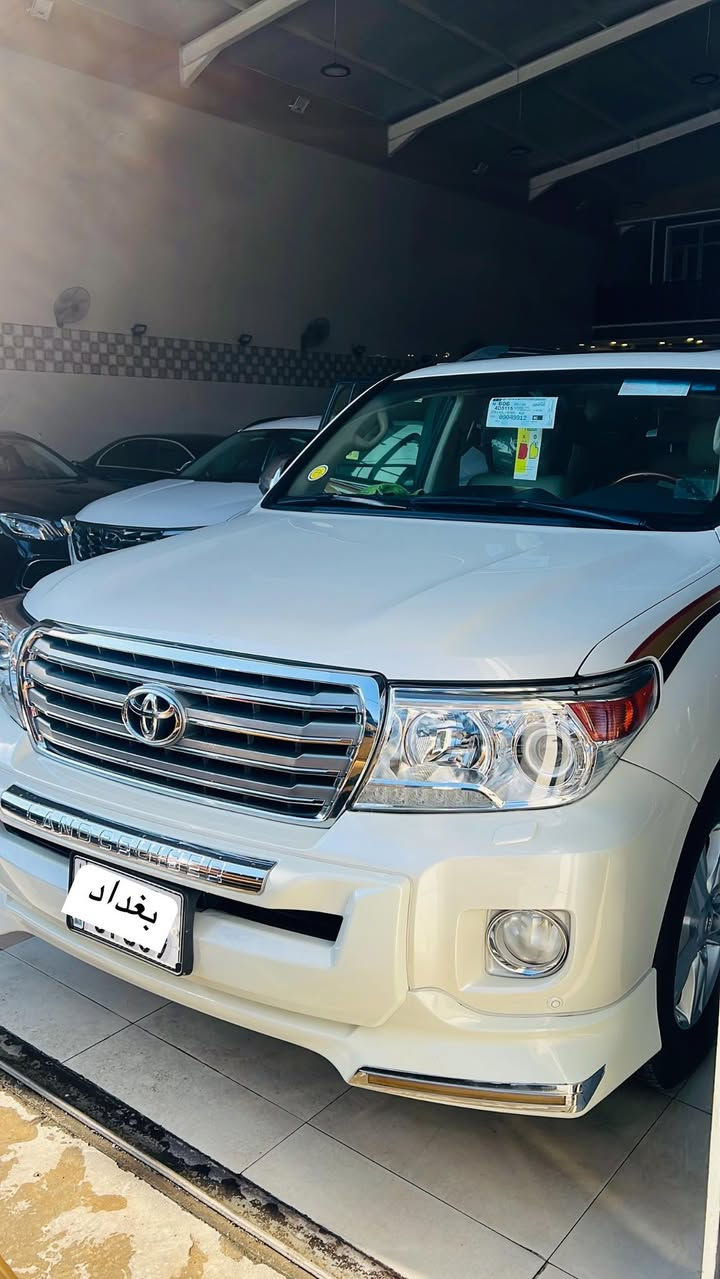 السلام عليكم 

لاندكروزر 2015 

محرك 6 سلندر

8 ايرباك 

حساس+ كامره 

جلد 

ماشيه 167

مكفوله من الصبغ والتبديل والفتح 

بارد بالجاملق الخلفي فقط 

للستفسار 

***********
