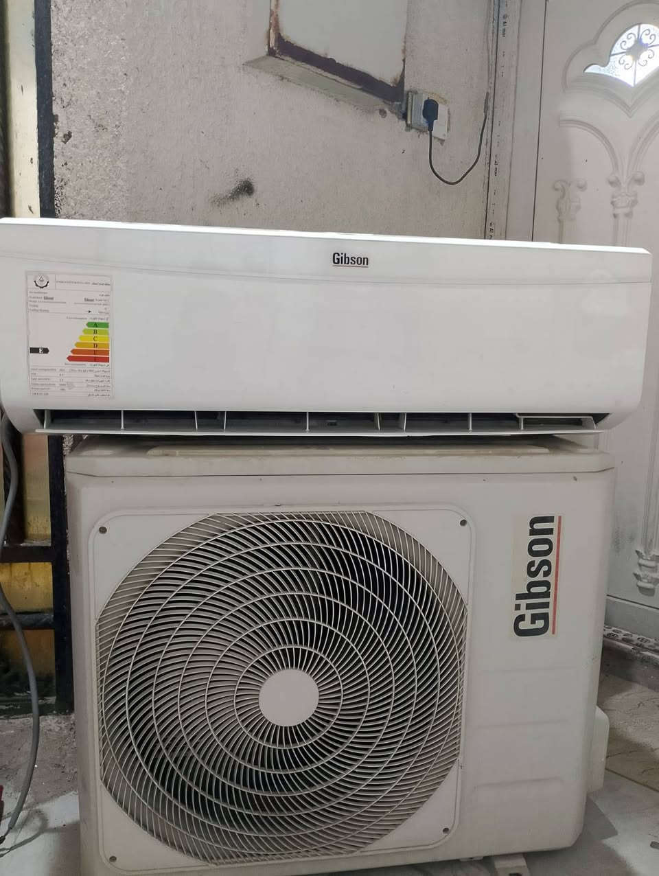 سبلت جبسون طن  ونص للبيع  200بيه مجال مع كامل الملحقات القطعه الداخليه نظيفه
اما القطعه الخارجيه الكمبريسر عاطل
الاستفسار الاتصال ع ***********
