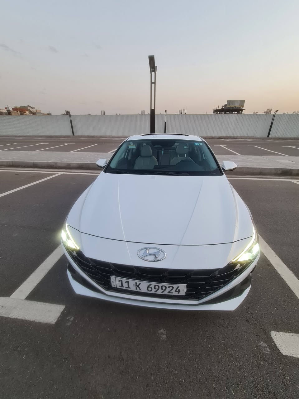2023 HYUNDAI ELANTRA HYBRID LIMITED
#هونداي #النترا 23 #هايبرد لمتد فول مواصفات اللون آبيض / بدون ايرباك بجم كبس .
الحادث / جنطه 

وارد امريكي رقم بغداد انكليزي جديد باسمي تحويل ثاني يوم

مواصفات امريكية 🇺🇸 
. فتحه سقف سلايد روف  
. بصمه 
. شاشة متصلة كبيرة ديجيتال 
• الممشى // ٤٦ m 
. بصمه أبواب دخول ذكي مع ترحيب 
. وضعيات القيادة 5 آنظمه 
[[ اوتوماتيك ١ سبورت ٢ نورمال ٣ ايكو ٤ اس سبورت ٥ عادي ]] 
. تشغيل عن بعد 
. كشنات تدفئة & تبريد 
. خزن كشنات 
. رادارات امامية قيادة ذاتية والحفاظ على المسار
. رادارات جانبية نقط عمياء
. رادارات خلفية تنبيه عبور + بريك ذاتي
. لدات نهارية امامية أشارت مري 
. بك لايت خلفي لد شمعة
. مقعد السائق كهرباء + مساج
. سستم صوت Bose
. كشنات جلد كريمي مطعم كابوي 

هاتف ، واتساب / ***********
