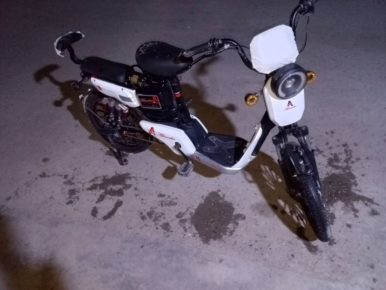 السلام عليكم دراجة شحن حجم 20خمس بطاريات جداد الدراجة جديدة بمعنى الكلمة الكهربايات كلة شغال مكان بغداد المشتل بحي الراسة السعر 250وبيهة مجال الطيبين رقمي ***********
