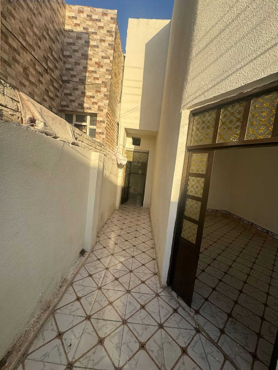 مشتمل ١٠٠ متر حي  للإيجار  قرب مجسرات الزهراء ع غرفه وصاله فوك وغرفه وصاله ومطبخ واستقبال جوه البيت مرتب سعر الايجار ٣٧٥ اتصال ***********
