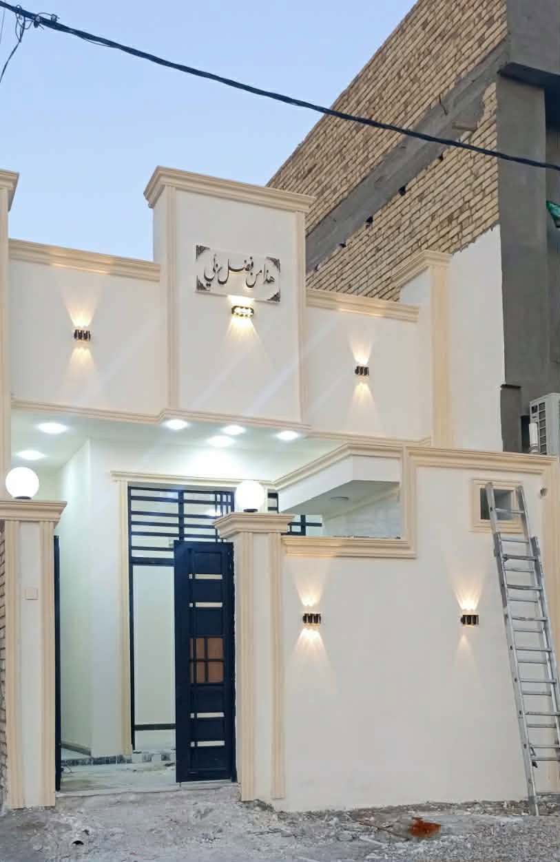 سلام عليكم 
مشتمل 100متر 
الموقع حي الحوراء الثالثه شارع جامع لامام علي 
المشتمل عله ساحه 
لاستفسار ***********
