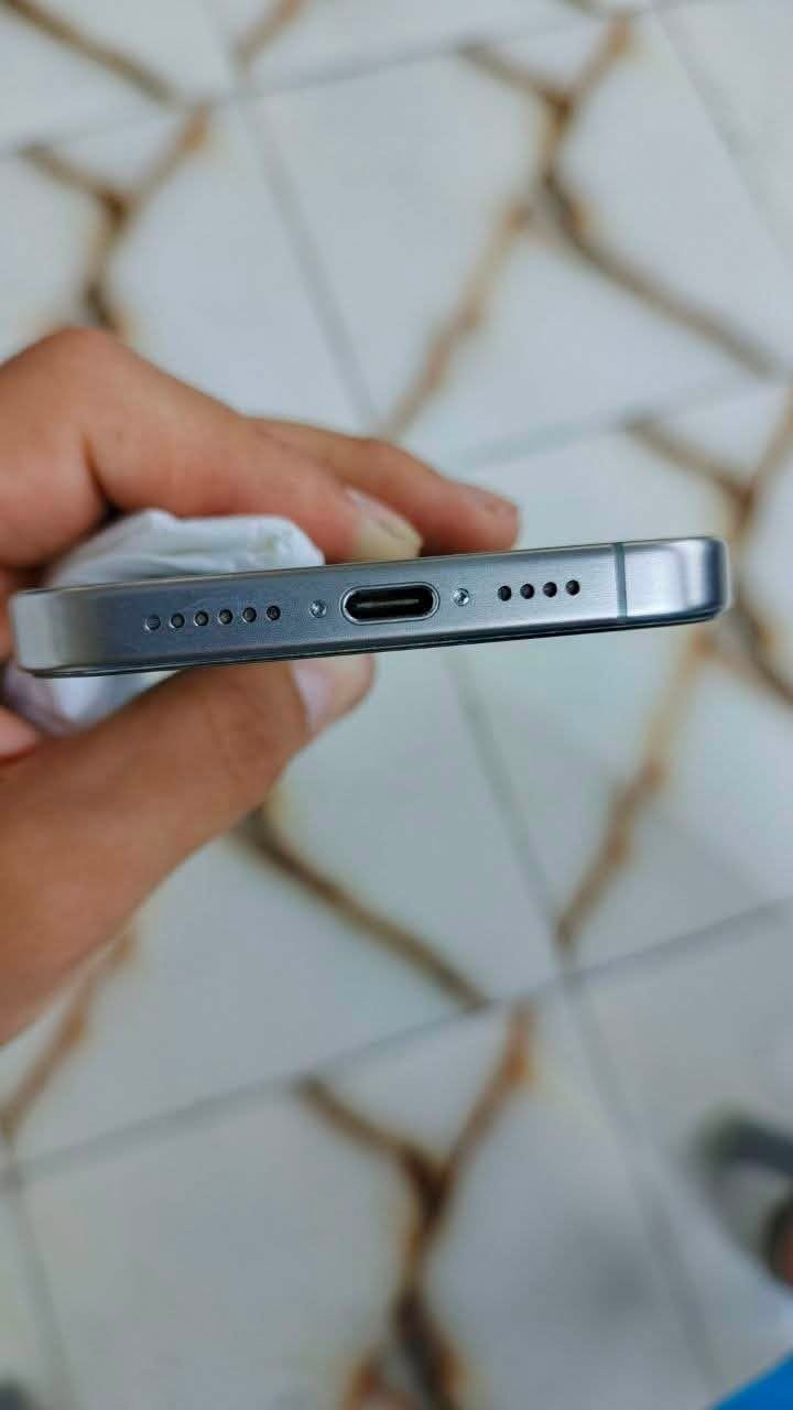  iPhone 15 Pro Max | للبيع
الموديل: iPhone 15 Pro Max
 اللون: تيتانيوم رصاصي (Natural Titanium)
 نسبة البطارية: 97% 🔋
 النظافة: الجهاز بحالة الوكالة (أخو الجديد)، نظيف جداً وخالي من أي عيوب أو شخط، استخدام حشيم.
 الملحقات: الجهاز يجي مع الكرتونة الأصلية فقط.
📞 للتواصل والاستفسار:
الرجاء التواصل للجادين فقط عبر الرقم (اتصال أو واتساب):
***********
