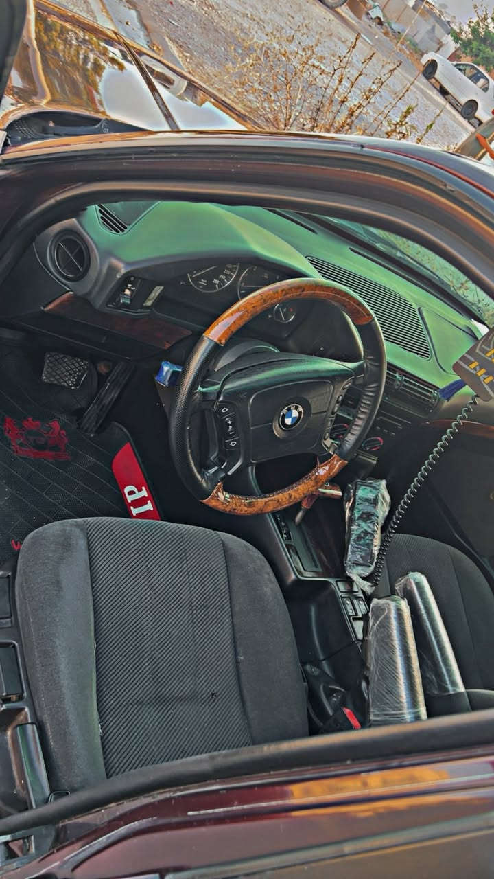 ماشاءلله لة مالي هةموو لايةك… شتي دانسقة..🧿BMW..525..         سعر68$
موديل…1991..فوول ماسةفات..

 بي ليدران..سةقف بي مةحجون…525..مةكينة ديجيتال… abs..بيلاد توماتيك…دوگمةي ئيس و بةفر..تةبريد…سلايد…حةوت كةلة…تةعديد سورعة..سوكان ڤؤليوم..ناو فؤرميكا..كوشن قوماش بيلادي..دةبل ئيرباگ…تةبريد مةركةزي…قوفل مةركةزي…گيج ئةلقة…تةلةفؤن..شةش سيدي كاسيت…دةبل جةكمةجة…جام كارةباي..ئاوينة كارةباي…ئاوينة اوتؤ..جام اوتؤ..لايت بةرز و نزمي..پيش و پيشت ئيم ..تاخم ويل M.. ١٨دوسايز نوي..لايت ئةلقة و فانؤس…ئيمپي فايةر..شاشة ايپات..زؤر ماسةفاتي تر…سةيارةكة  بةس ماشاءلله ي دةوي لة خاويني گير و مةكينة و اكسل بةشةرتكارةباي كأمل بةشةرت 🧿


**إذا كنت صاحب هذا الإعلان وتريد حذفه لأي سبب، رجاءا أرسل رسالة إلى الدعم الفني**