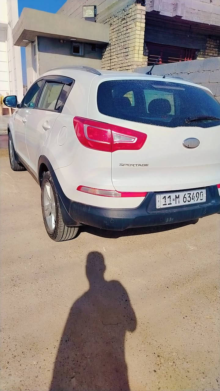 السلام عليكم اخوان للبيع كيه سبورتج ١٣ خليجي مكفوله بيه بارد قليل بالباب مال السكن
السياره نص فول جاهزه من كلشي
كير محرك تخم تاير حداديه امامي خلفي جديد السياره جديده بسم نسيبي مكان الانبار فلوجه
عارضه ب ١٤٠ وبيه مجال
رقمي ***********
