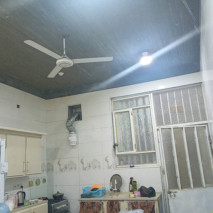 بيت للبيع الجزيره باب الهوى شارع كاظم تمرى شارع 7 للبيع بيت بناء جديد 2024 بيت نضيف حلوو بس بي نواقص فقط صبغ جدران او سقوف  المطبخ كامل سيراميك والحمام كذالك فقط السقوف نقصهن 
 والبيت كامل سيراميك ارضي او درج همين كامل يحتوي البيت 
غرف عدد==2
ديوانيه==
صحيات داخلي او اخارجيه 
هول 
مطبخ
 يحتوي على خاسف أيضا خاف اتريد تبني طابق ثاني موجود خاسف والسطح مسقول اومنور والواجهيه منثوره اوكامله أيضا الطارمه كامله  السعر 74 مليون اوقابل للتفاوض