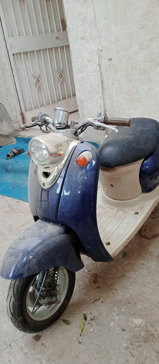 دراجه عبد الحليم فحل تخبل كلهه كامله مابيهه اي نقص بس متروكه تقريبا سنه كامله هسه تشتغل وتطفه ع حطتهه للبيع 
السعر 200 
رقم ***********
