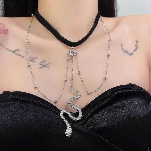 سوار الفخذ على شكل ثعبان🐍😍 سوار للفخذ ويرهم قلادة🐍✔️

تميزي بأحدث إطلالة مثيرة وساحرة ♥️

🌟كوالتي ممتاز أصلي ✔️
🌟طلاء ثابت بجودة عالية 💯
🌟غير قابل للصدأ ✔️ 
🌟مصمم بلمسة جاذبية 😍 
🌟تألقي بسحر جاذبية التصميم الساحر 😍😊
🌟متوفر باللون الفضي المميز 🩶

السعر 10  الاف 
🚘يوجد خدمة توصيل لجميع محافظات العراق 5 الاف🚘


**إذا كنت صاحب هذا الإعلان وتريد حذفه لأي سبب، رجاءا أرسل رسالة إلى الدعم الفني**