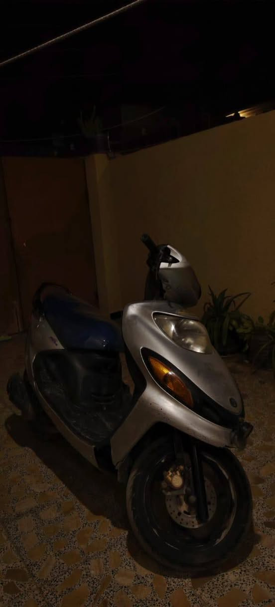 سلام عليكم دراجة دولفين للبيع بدون اوراق شغالة كلشي مابيها السعر 250 وبيها مجال مكاني ديالى منصورية الشط قبل سيطرة الغالبية رقم الهاتف ***********
