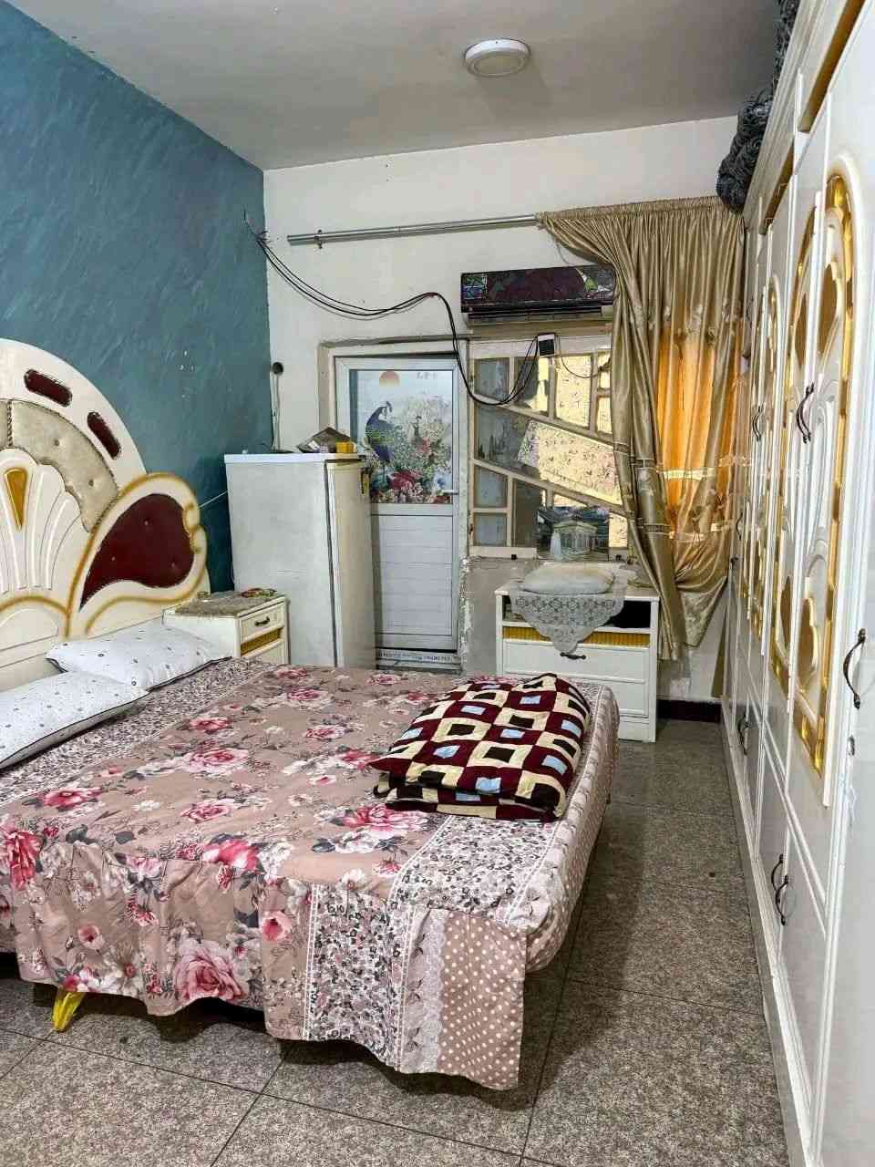 سلام عليكم ورحمة بيت للبيع مساحت ٢٠٠ اربع غرف نوم بيت طابقين بناء حديت كلش مرتي العنوان ابو خستاوي فرع اسواق ابو رفيف السعر ٧٠ وبي مجال رقم الهاتف ***********
